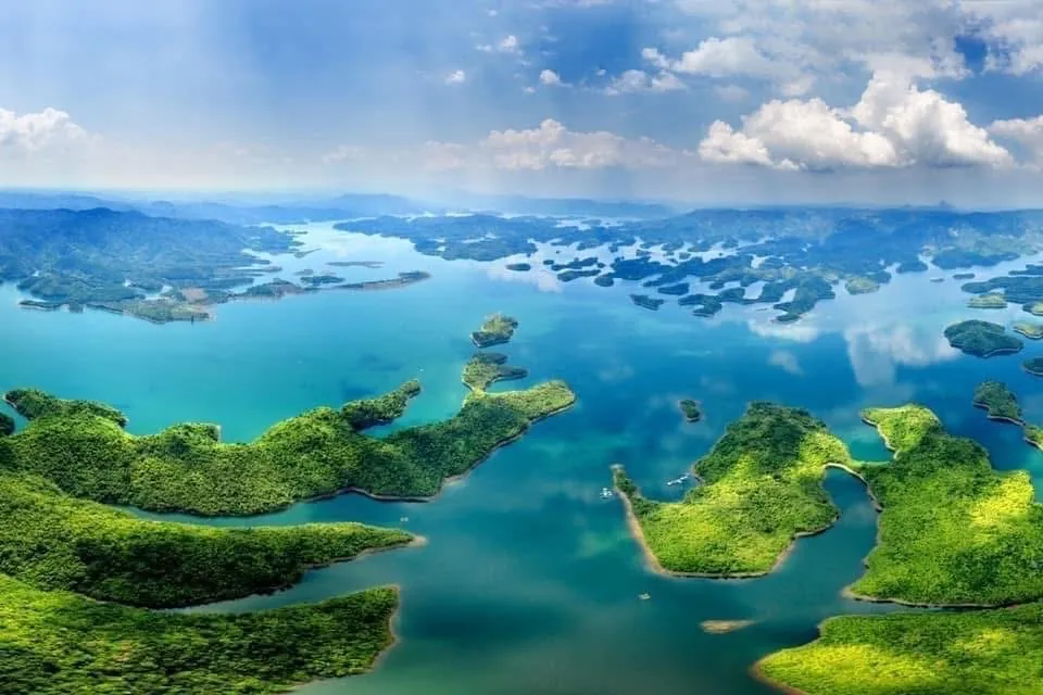 Những đảo xanh giữa lòng hồ Tà Đùng nhìn từ trên cao
